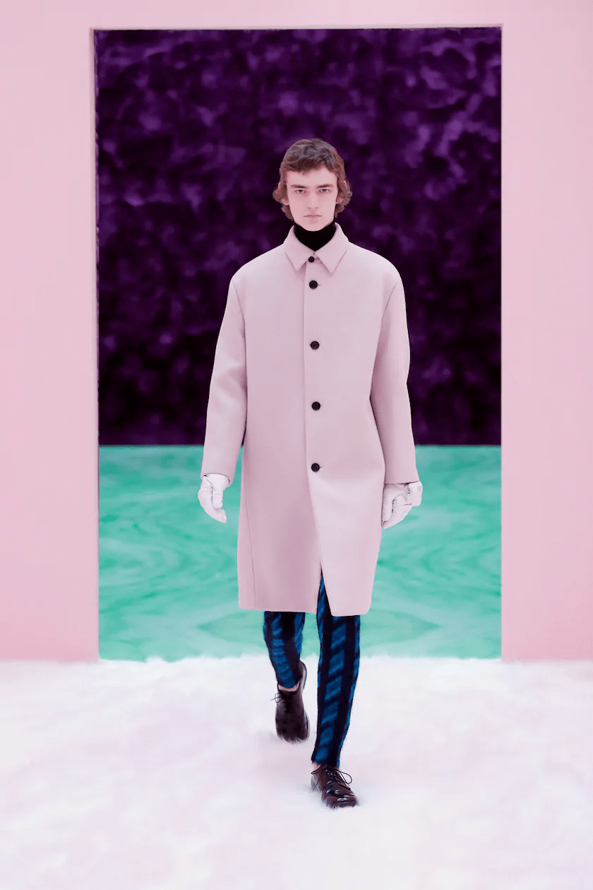 prada2021秋冬男装系列从时装探索人类身体