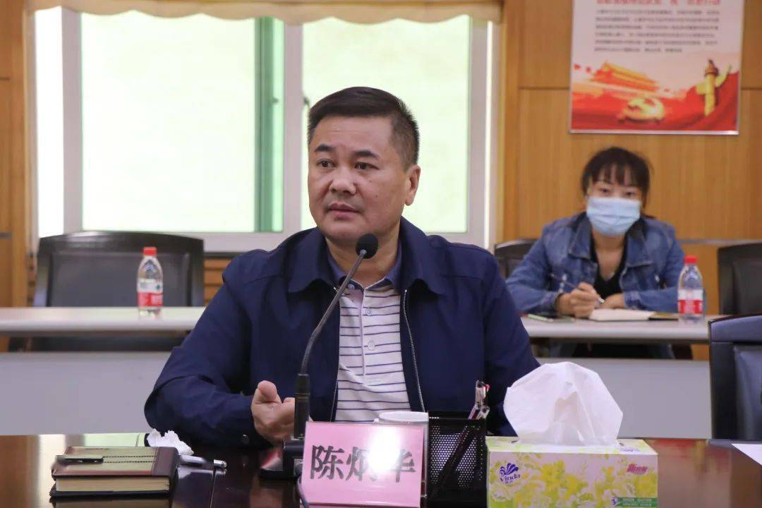 镇长陈炳华对会议进行总结,并强调四点工作要求:一是各社区,各物管