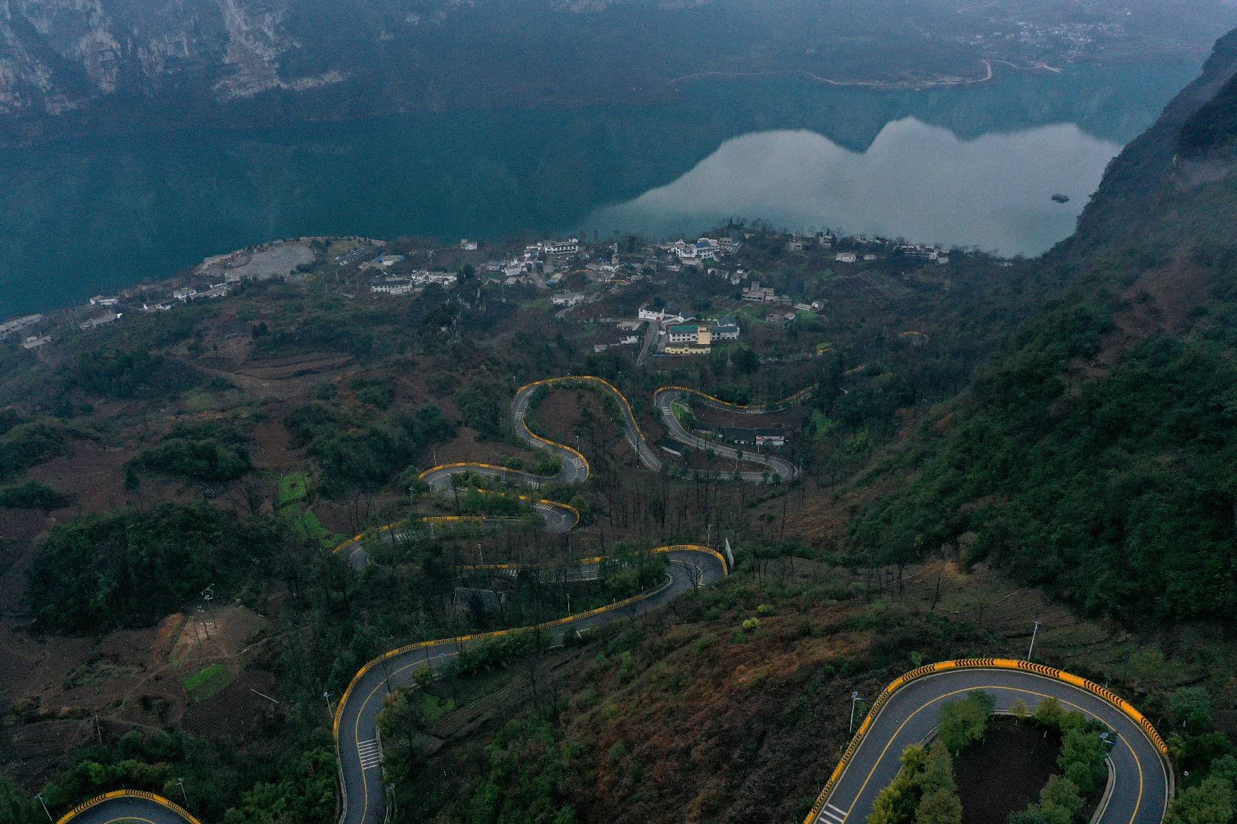 贵州省桐梓县夜郎镇多少人口_桐梓县夜郎镇夜景(3)