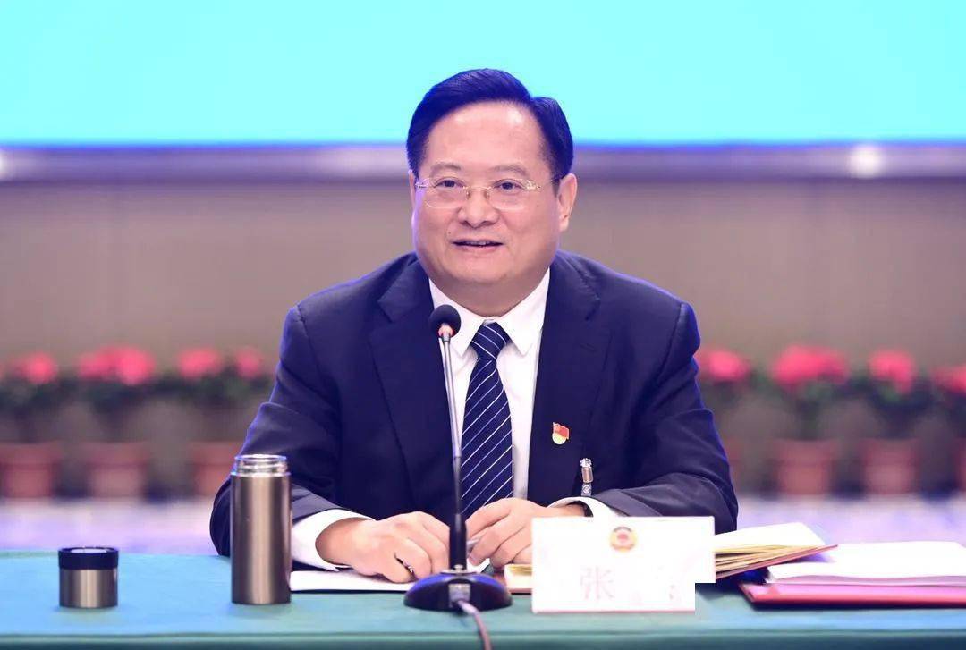 嘉兴市委书记张兵在参加工商联,经济界别联组讨论时寄语企业家!