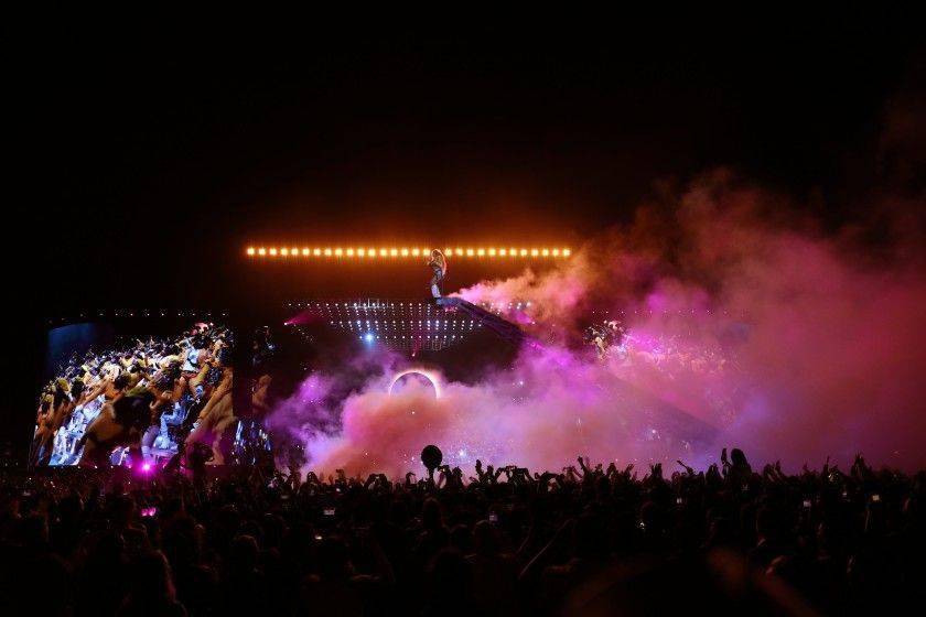 休斯顿慈善家judge roy hofheinz的astroworld游乐园开始向公众开放