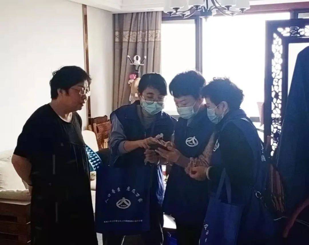 人口普查员是社工吗_社工上门人口调查(3)