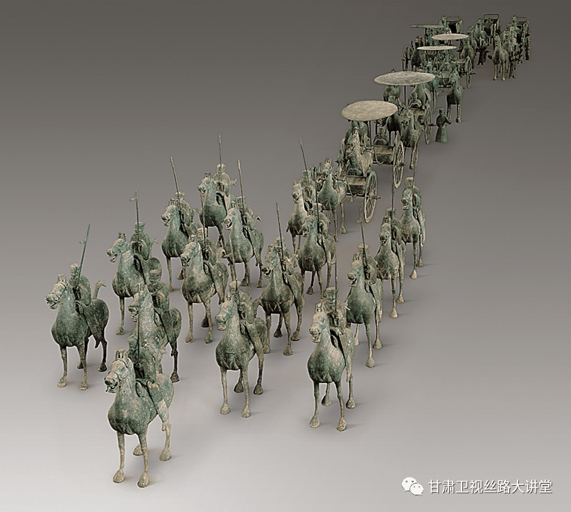 铜车马仪仗队从墓葬的规模,出土的四枚龟钮银制印章,随葬铜车马仪仗俑