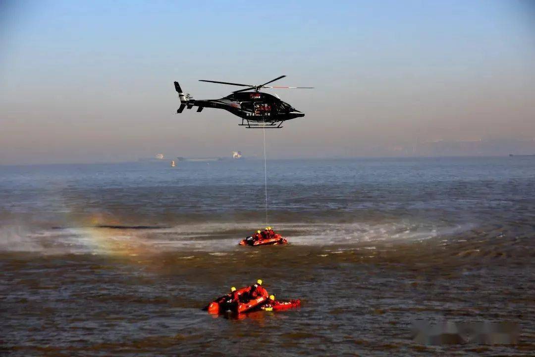 浦東新區組織開展陸海空立體應急救援實訓演練_直升機