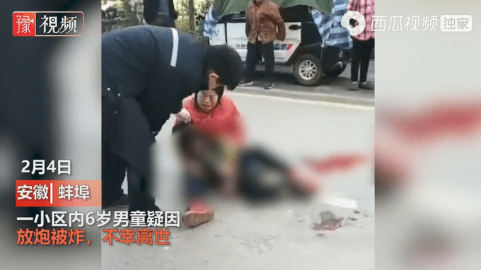 男童下水道放鞭炮被炸身亡（图）