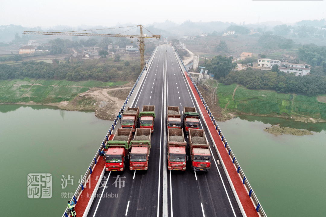 连接龙马潭区和江阳区泸州胡市沱江大桥明日功能性通车