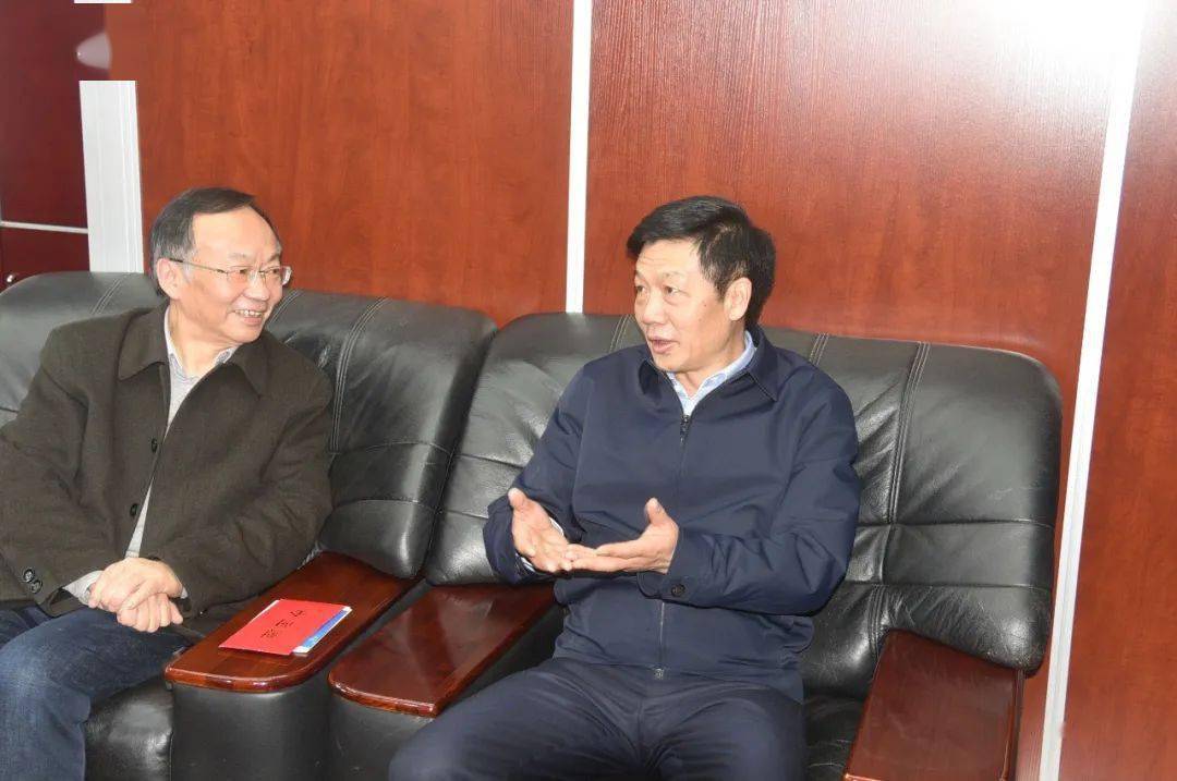 佳节慰专家关怀暖人心贵州省委常委省常务副省长李再勇看望慰问地矿