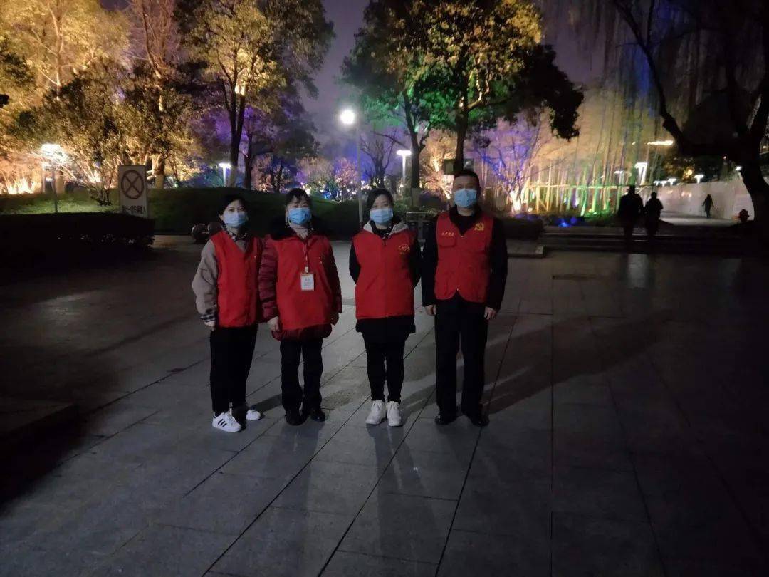 向上滑动阅览张决明一家三口都是安吉环保公益协会会员,安吉县志愿者