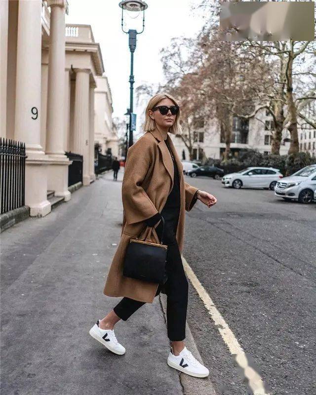 怎么搭配鞋子学生党 658bbc1a19ea4f3ca95a6934fee79852.jpeg