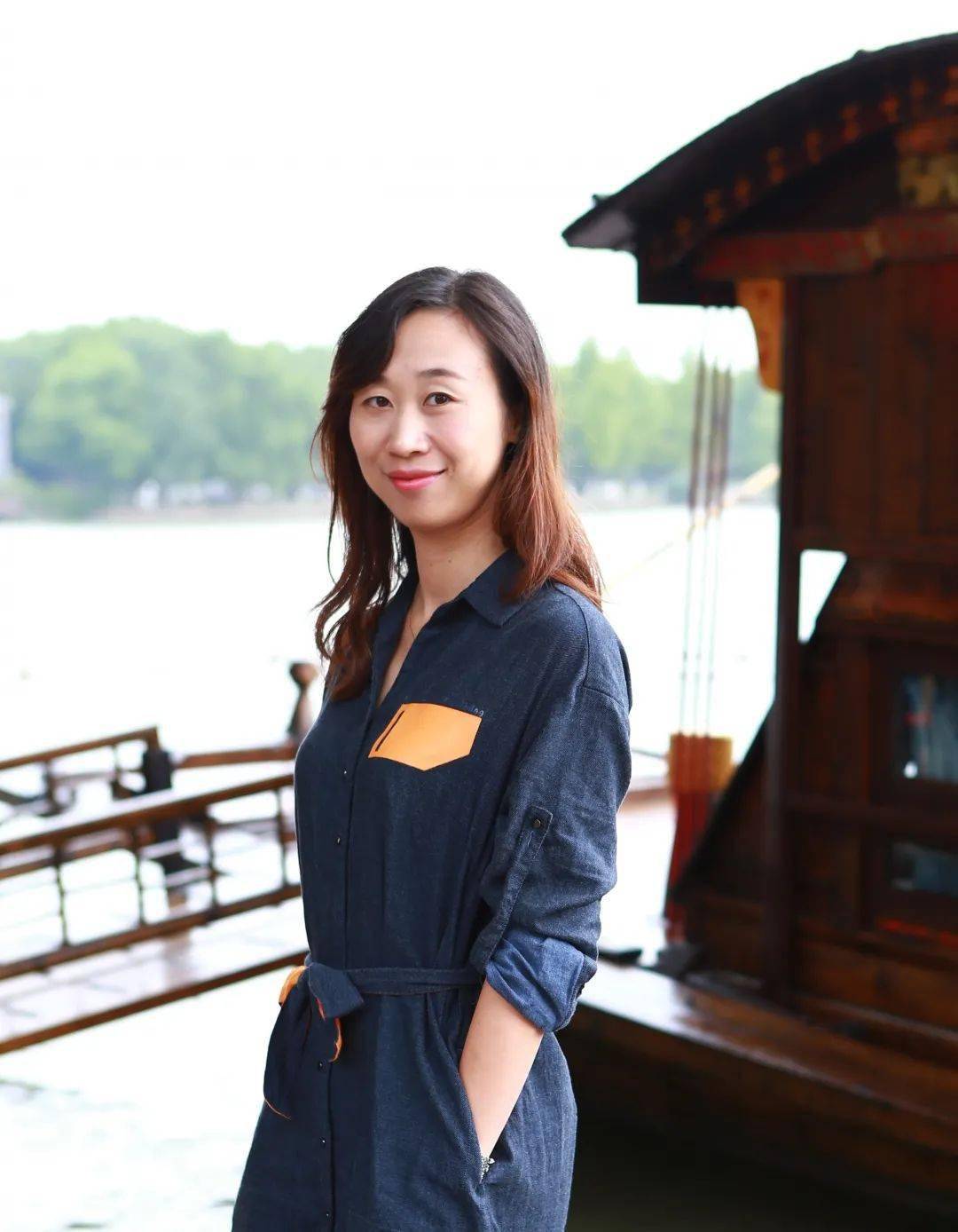 (第一排左起)长三角之声主持人 黄桢长三角之声主持人 沈蕾南通广播