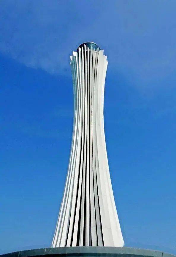 此前,隈研吾就为海口设计过一座名为"浪花"的灯塔.