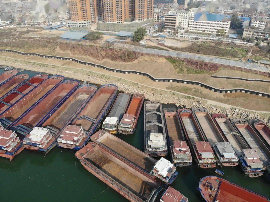 南岸大秦码头至青云大桥段,北岸大南门至西江大桥段两个开放段,总长度