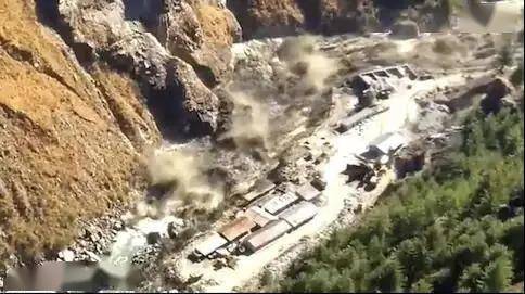 印度山洪致多人死亡（图）