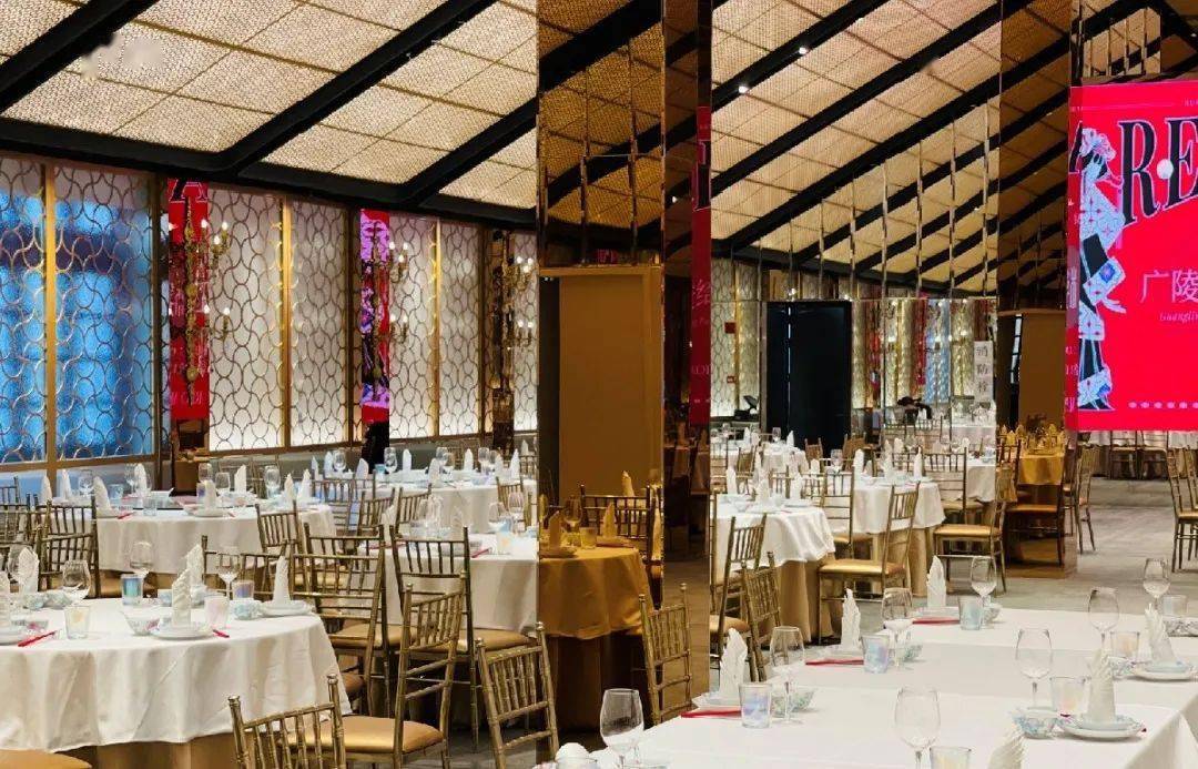 红楼宴于长宁来福士广场前的独栋建筑中享精品淮扬菜坐拥广场开阔绿地