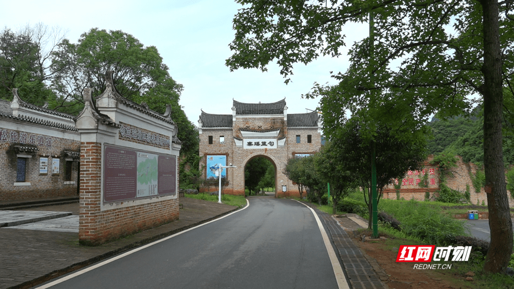 走进脱贫攻坚典型样板村丨勾蓝瑶村：“天堂瑶寨”画扶贫 村民吃上“旅游饭”