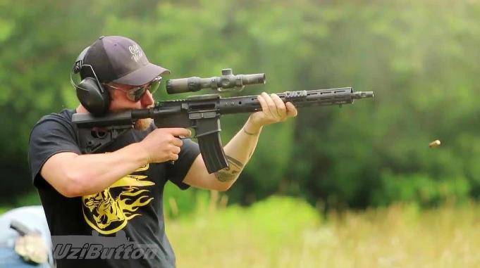 ar15突击步枪实弹射击测试噪音太大有点震耳欲聋