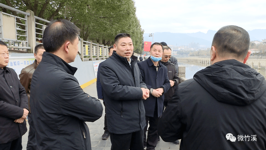 县委书记余世明开展河长制竹溪河巡河督查