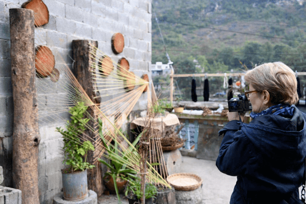 跨越2000公里的"贵州隆晴艺术扶贫"全媒体报道,赋能大山深处的艺术