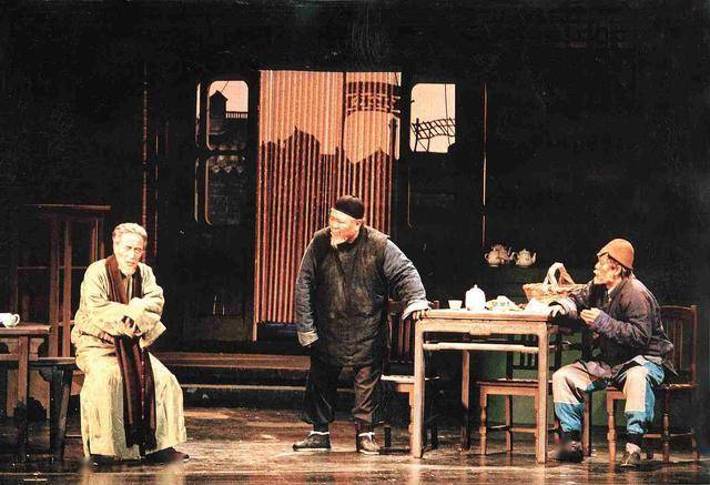 话剧《茶馆》何以成为经典_老舍