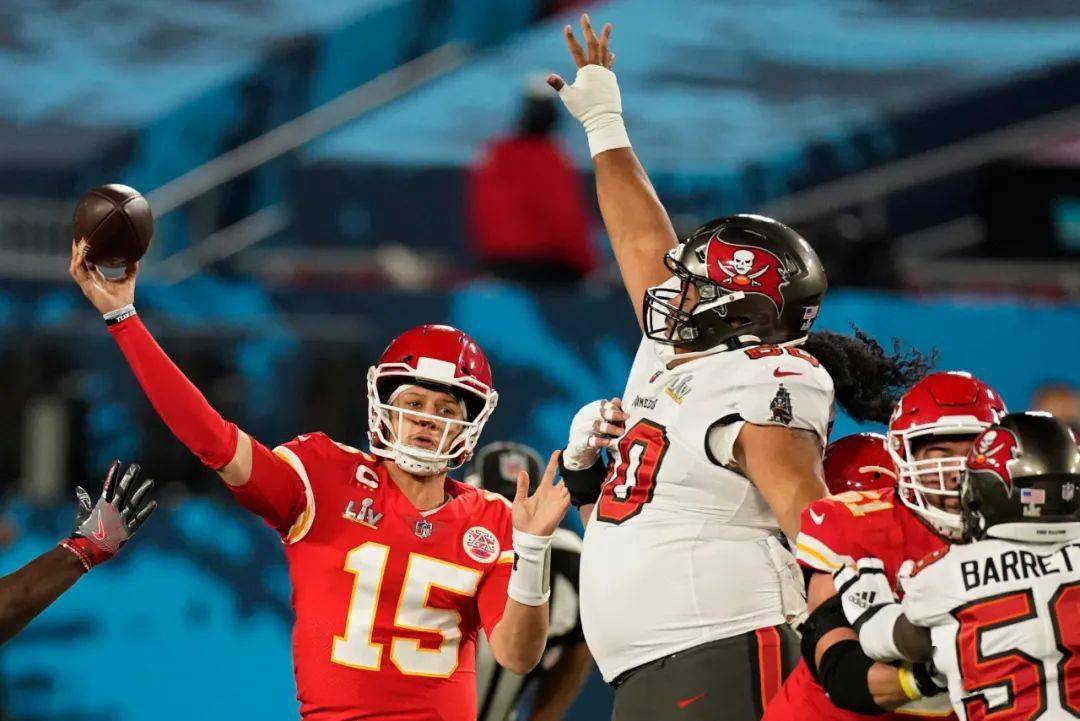 布雷迪拿下生涯第七冠海盗主场力克酋长拿下第55届超级碗冠军