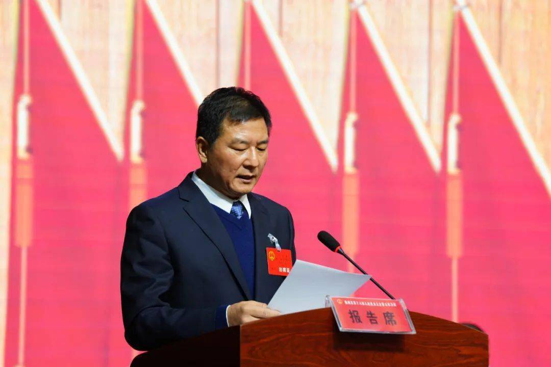 临城县人大十六届五次会议召开第一次全体会议