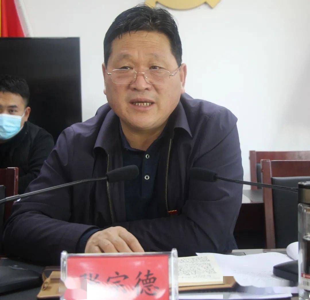 最后,镇党委书记张宗德代表镇党委,政府向坚守在工作岗位的同志们送上