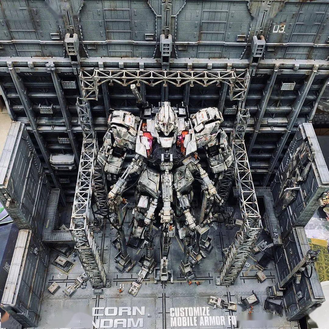 独角兽高达大型战损旧化修车场景