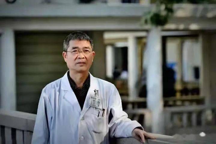 医者名片儿科专家吴清泉主任医师