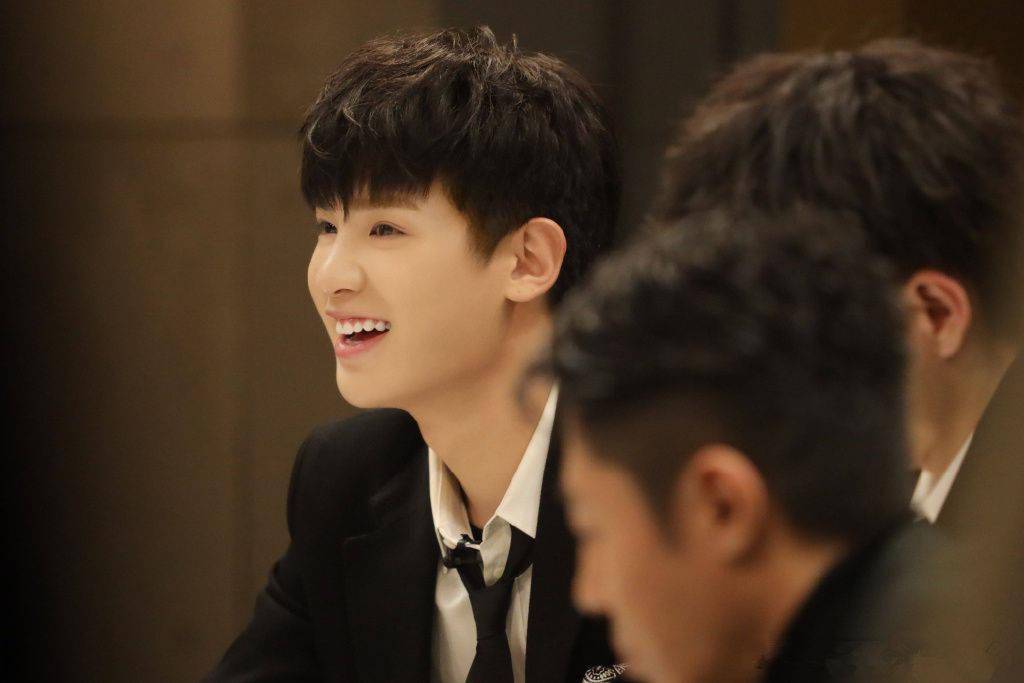 justin《明星大侦探》新鲜剧照出炉 贾实习侦探首秀即将上演