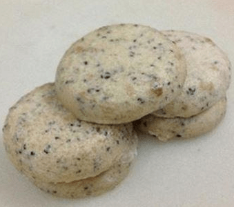 乒乓粿,源自潮汕一种常见的青草"鼠壳草",也称鼠曲草,以其汁液制作 