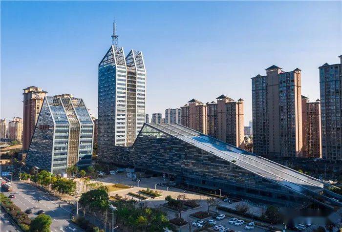 春节期间新余市图书馆不打烊,让广大市民继续享受精神文化大餐,并为没