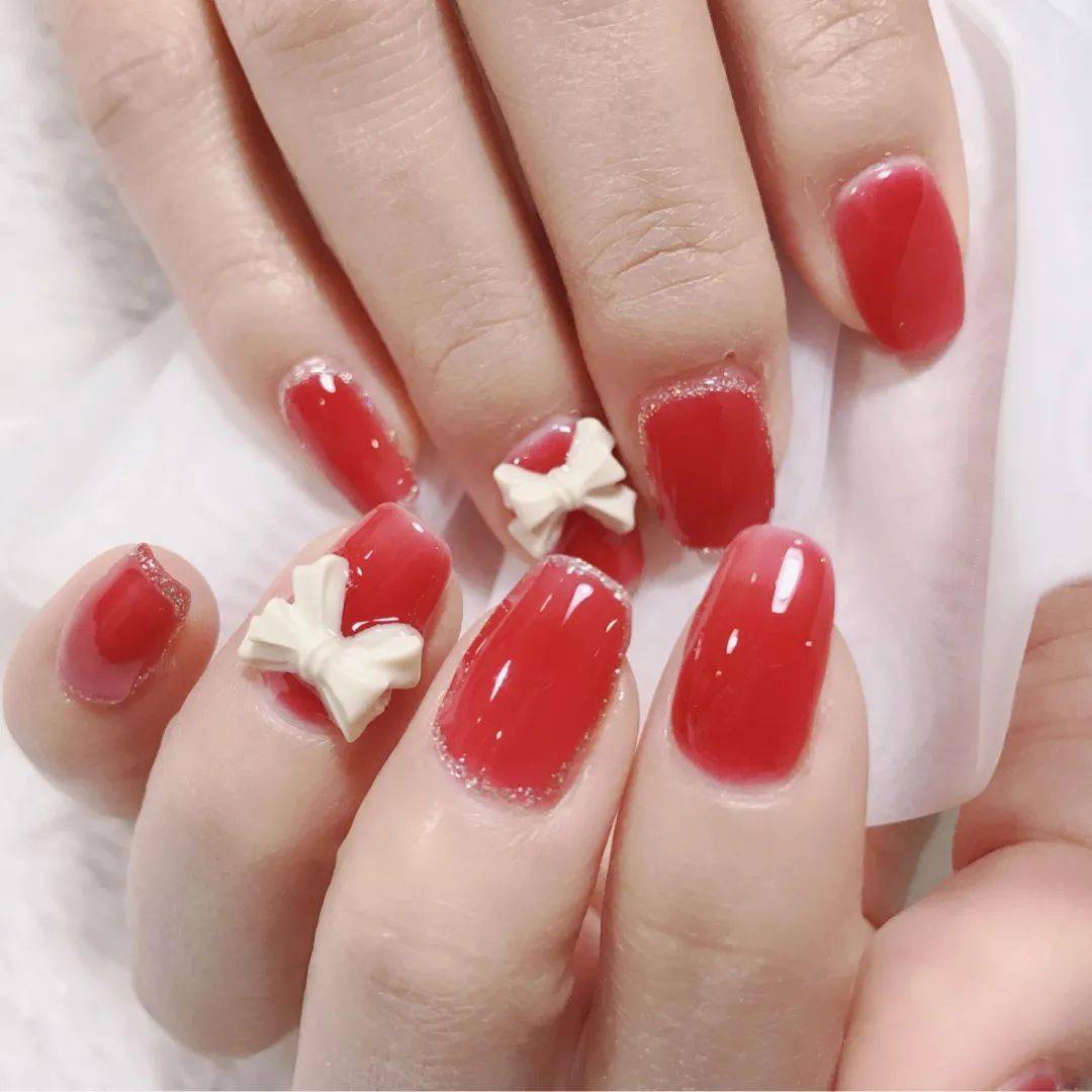 最后一波儿过年红美甲! 还没做的姐妹冲冲冲啊!_红色