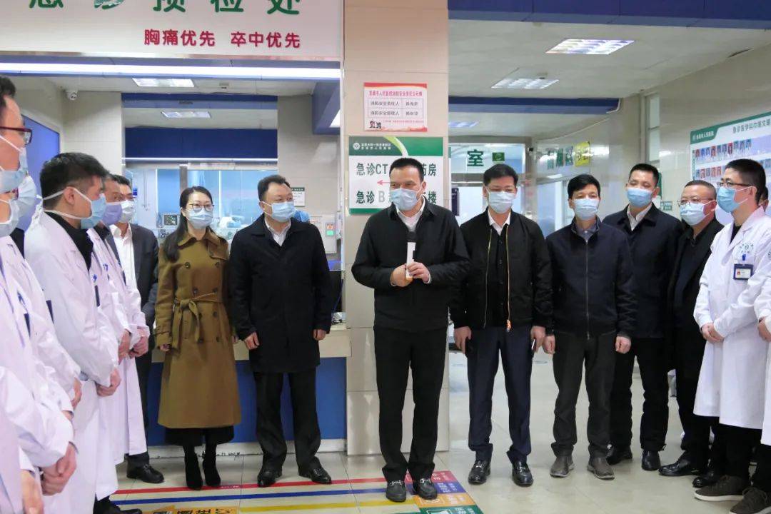 市领导黄贤满,苏中杰,郑章辉,杨义坛,阮晓琼,陈世猛参加慰问.