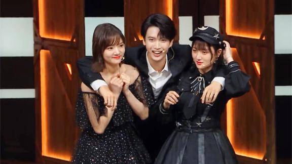 陈宥维抛弃偶像包袱飚车技献荧屏初吻拥抱任敏董思怡一脸憨笑