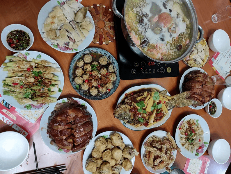 色香味俱全桂林人晒出的年夜饭充满仪式感