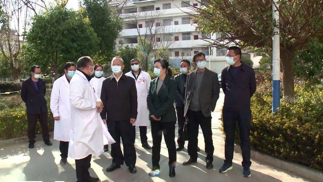 大理州委常委州委秘书长靳汝柏到鹤庆调研慰问