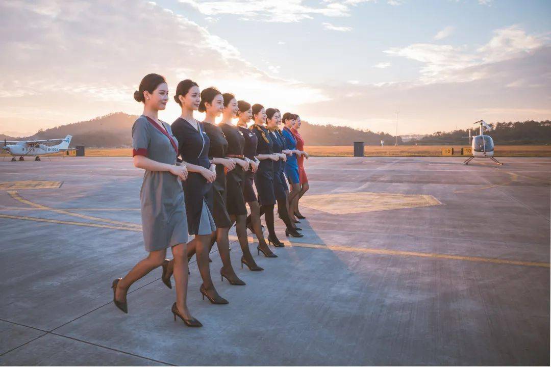 ifly大年初一来拜年最美空姐甜度超标