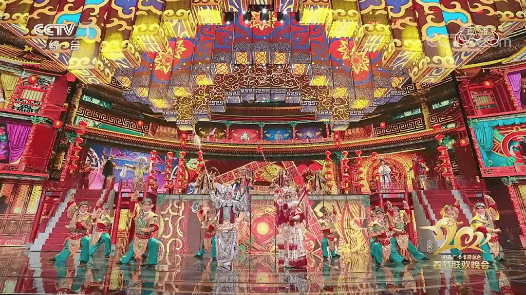 牛年春晚还首次采用"云"传播,"云"互动形式.