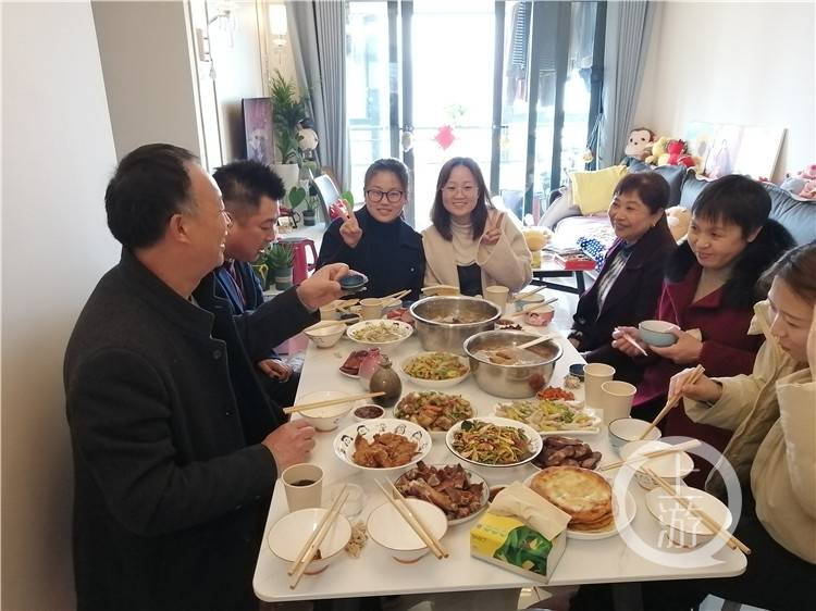 我在重庆过年挺好的⑤新疆女孩屈玲重庆朋友太热情把我的春节假期都排