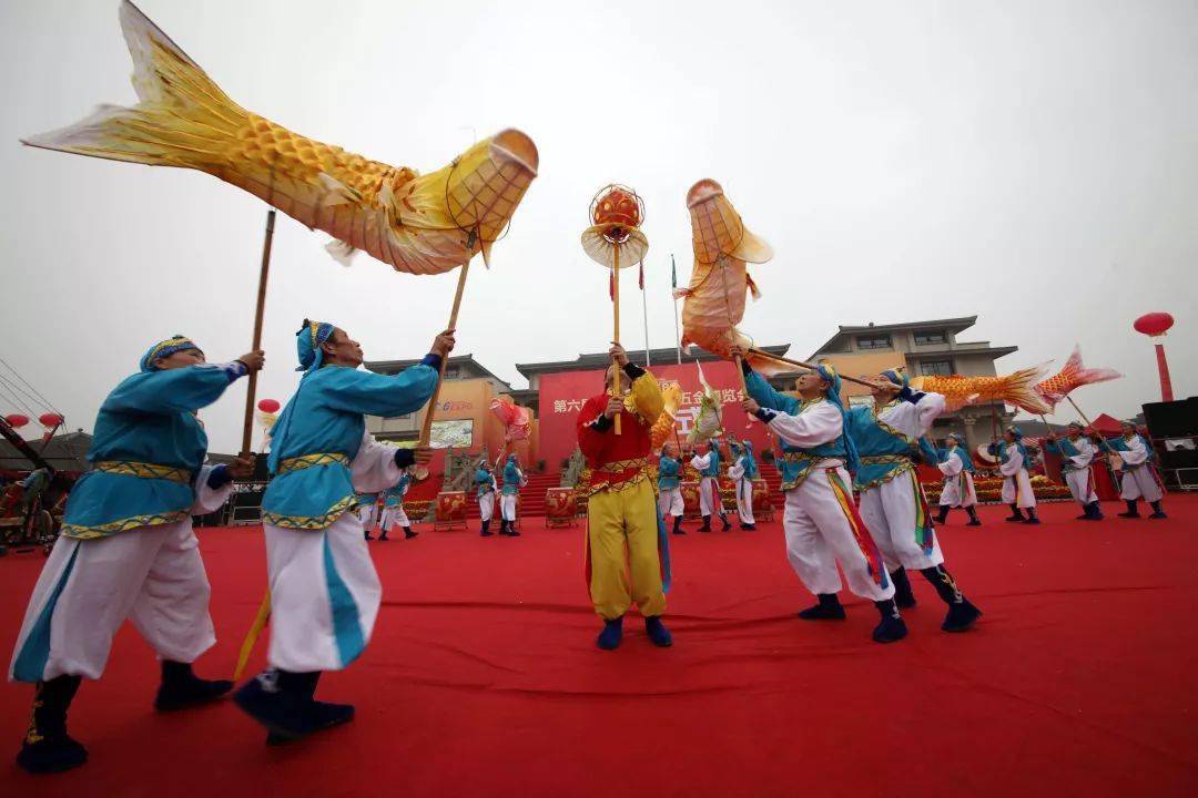 初二| 去大足观鲤鱼灯舞_万古镇