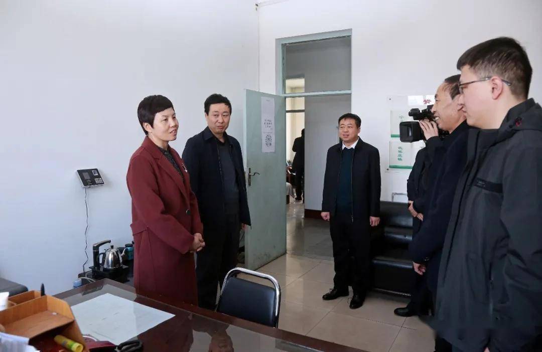 中阳孙燕飞大年初一看望慰问部分春节值班单位一线干部职工