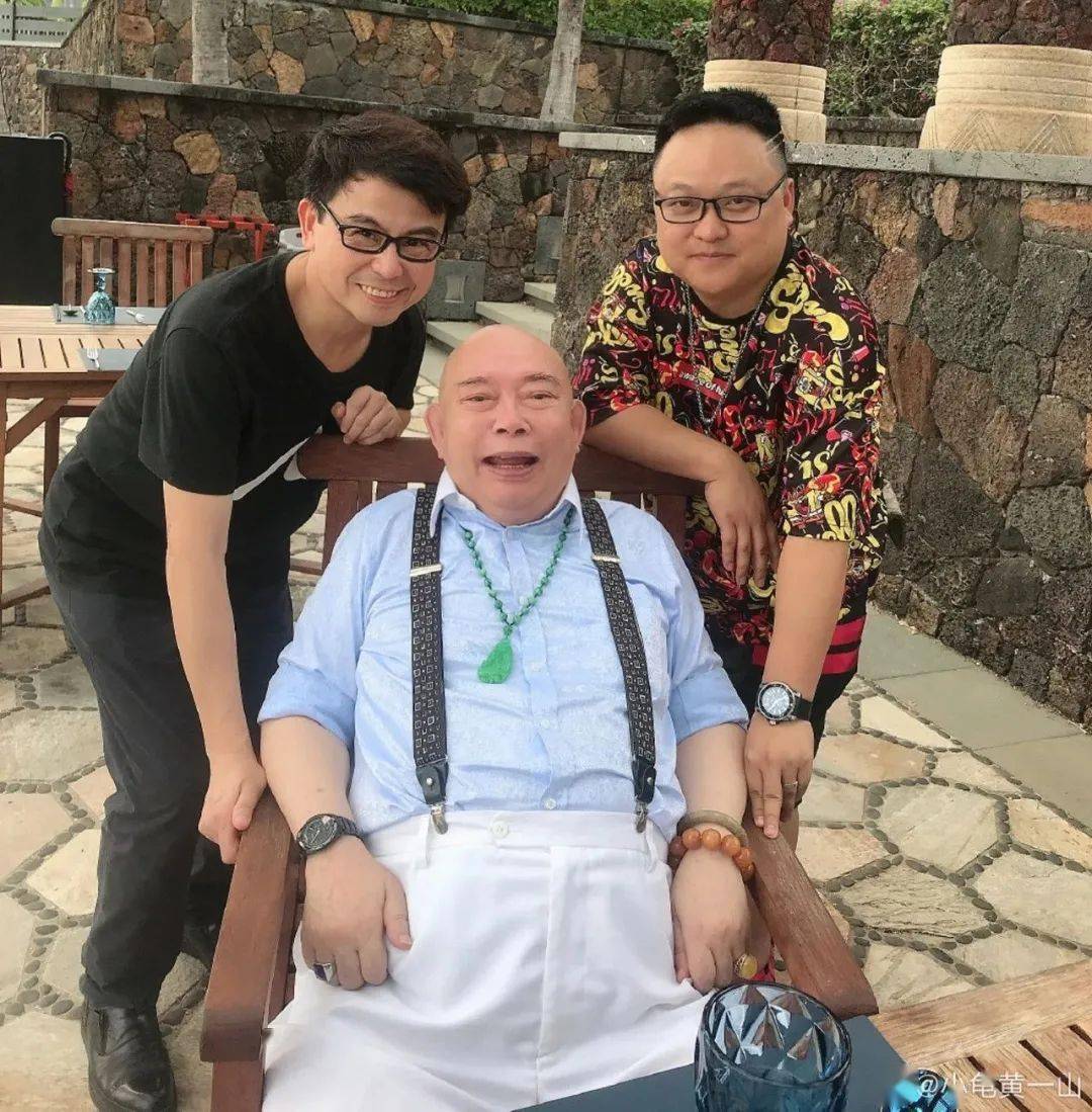 与飞哥份属好友的黄一山(细龟),曾向外透露原来飞哥已清减不少︰