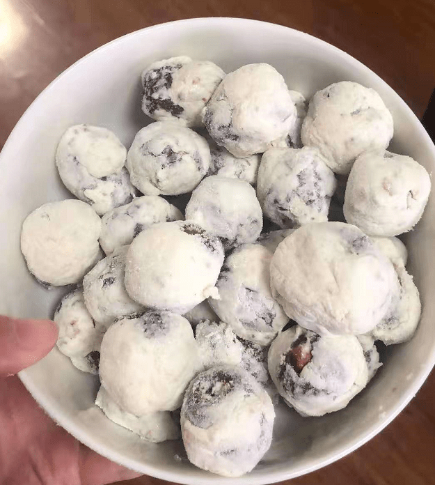 圆润雪白的奶枣,q弹的奶豆腐,都给人以美好的想象,极大满足了食客的