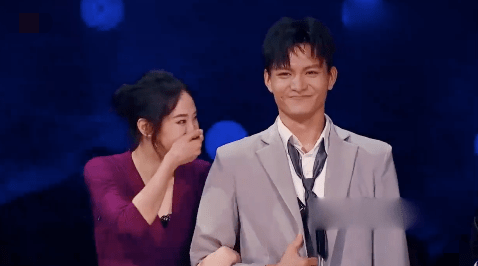 新年第一对恋情官宣90后男星晒合照认爱女友网友cp成真