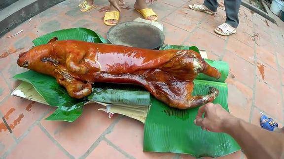 实拍越南式烤全猪制作全过程2