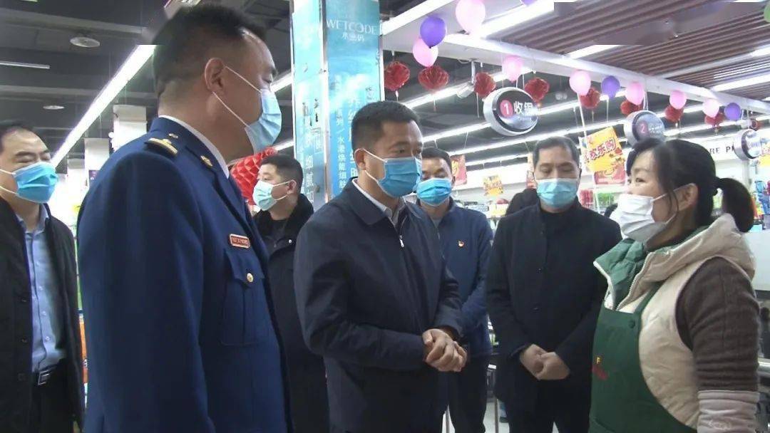 县委常委政法委书记肖广辉督导检查节假日值班情况安全维稳及消防安全