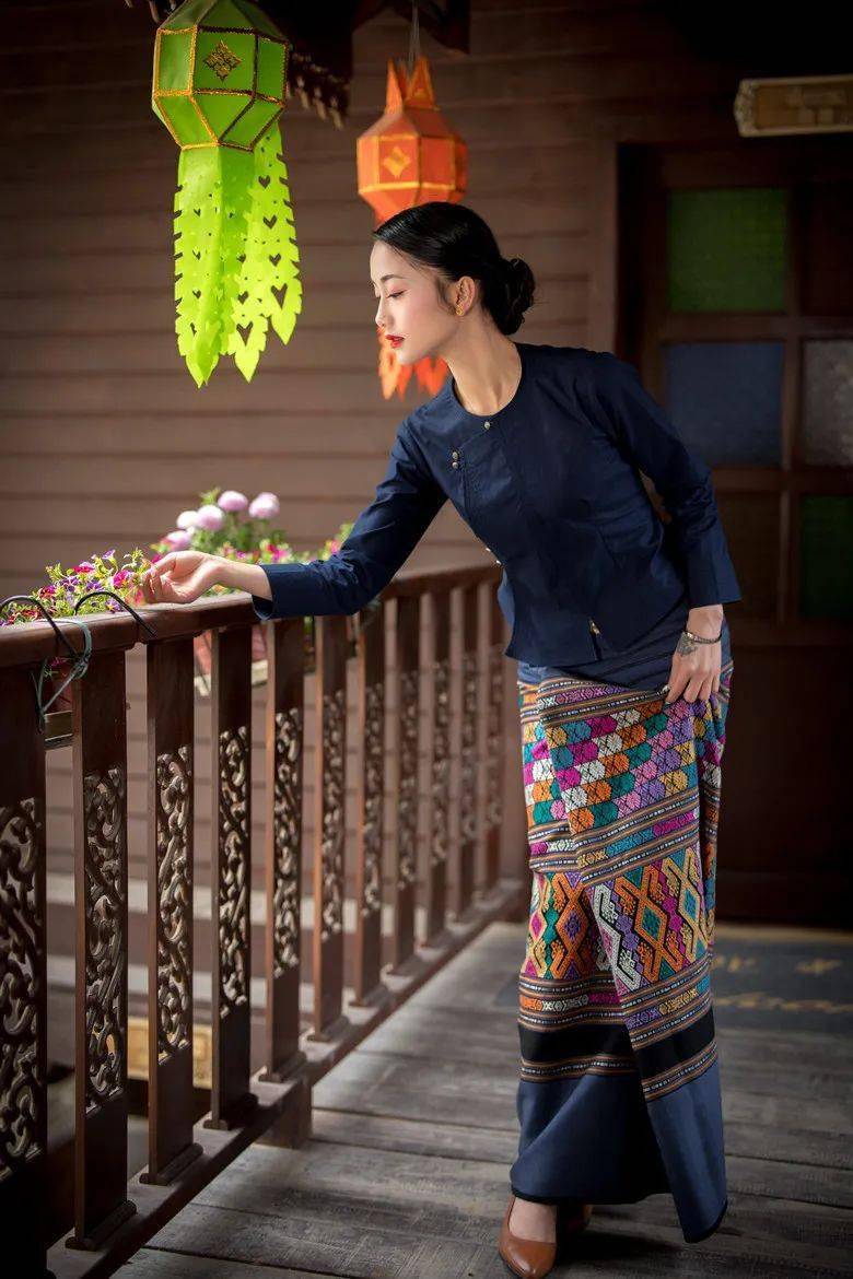 复古傣装新春穿新工作服一起演绎春天的到来