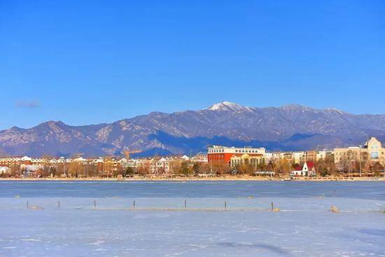 牛年春节 北京延庆首现“海陀戴雪”