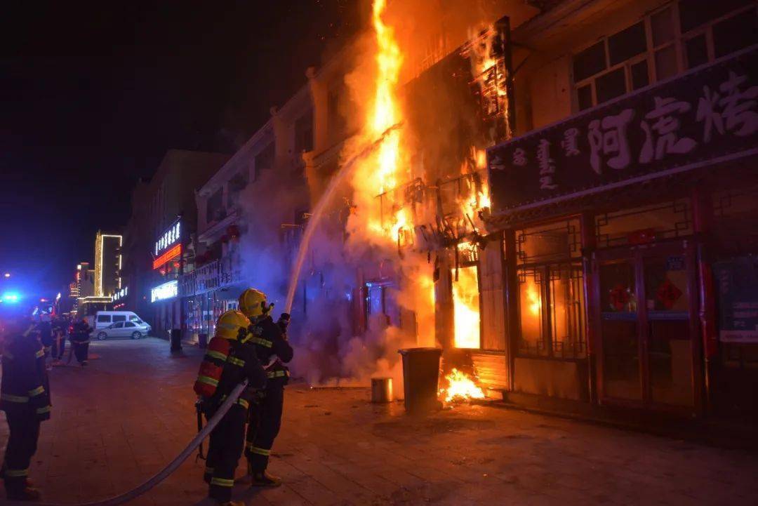 振兴大街消防救援站接到报警称 位于宏发大厦对面一饭店发生火灾