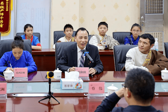 座谈会上,江义中学校长胡和秋对顺德区委区政府的关心表示感谢,并汇报